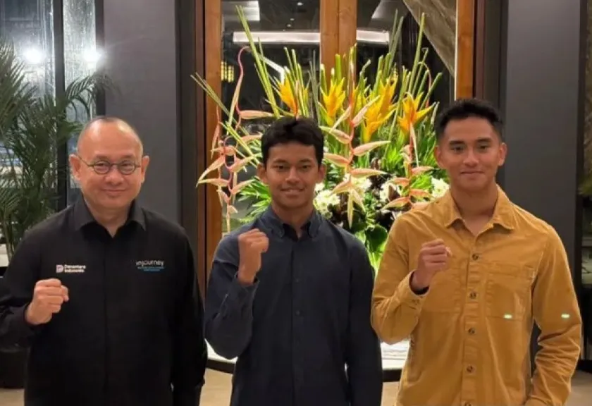 ITDC Operations Director Troy Reza Warokka with Indonesian riders Veda Ega Pratama and Mario Aji