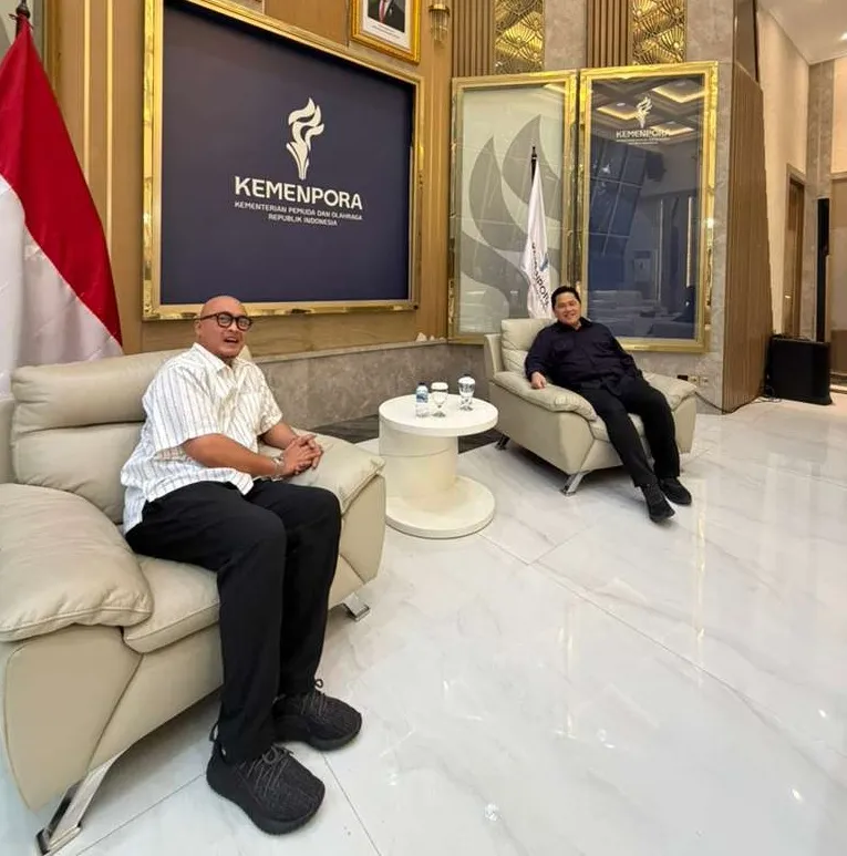 JGS Indonesia General Chairman Rido Nurul Adityawan with Minister Erick Thohir following the meeting at the Ministry of Youth and Sports Office, Jakarta, Thursday (3/9/2026)