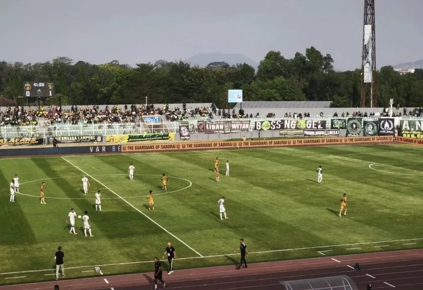 Pertandingan perdana Super League 2026/2027 Bhayangkara Presisi Lampung FC melawan Persebaya Surabaya.