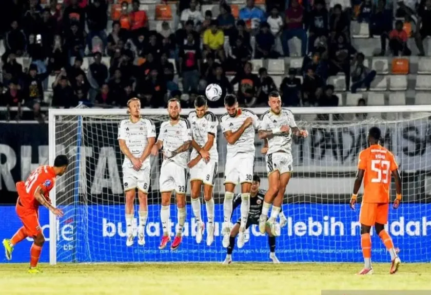 Pertandingan Borneo FC melawan Persija Jakarta di ajang BRI Super League di Stadion Segiri, Samarinda.