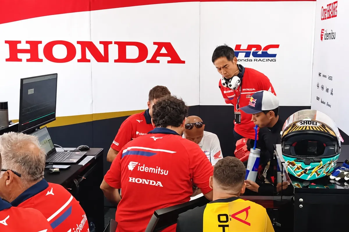 Veda Ega Pratama discussing with Honda Team Asia engineering crew after Moto3 Indonesian GP FP1 at Mandalika, Friday 9 October 2026
